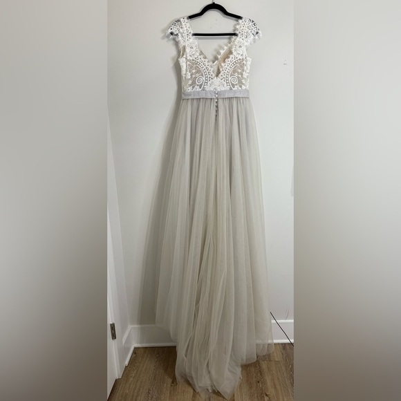 MISSACC Size M Chic White and Gray Lace Maxi Dress - Picture 3 of 11